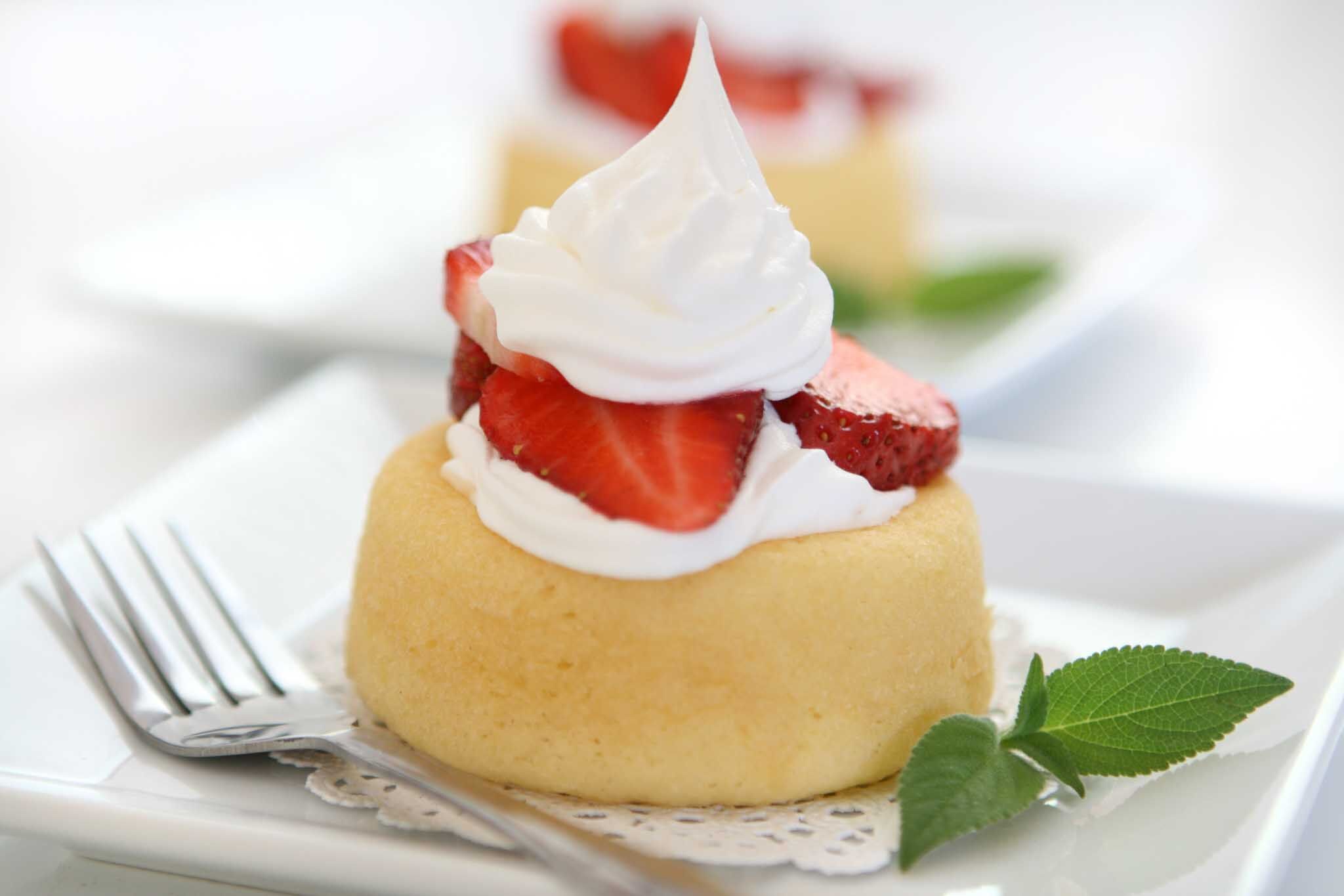 Fresh and organic strawberry shortcake at The Real Food Academy Miami.